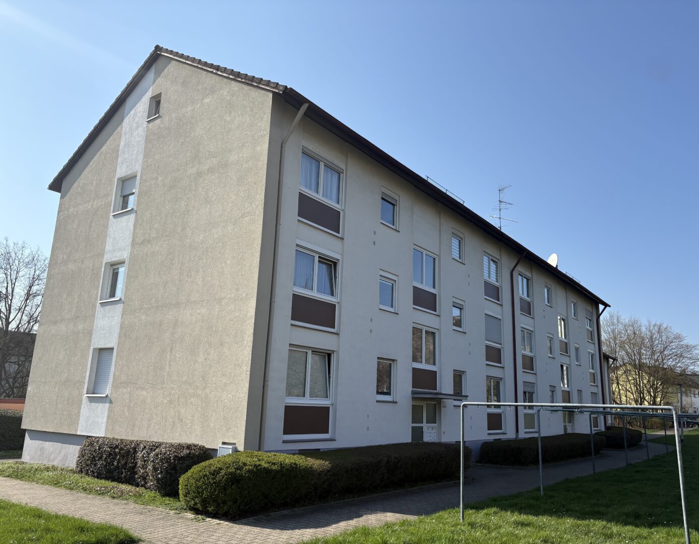 Hausansicht seitlich Eingangseite
