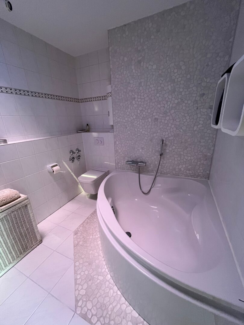 Badezimmer 1 Eckwanne