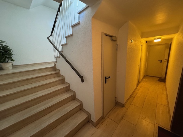 Flur+ Treppe UG