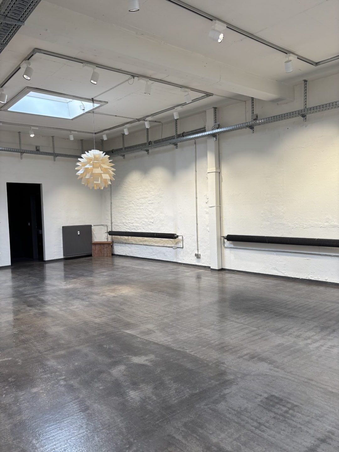 Ausstellungsraum / Büro