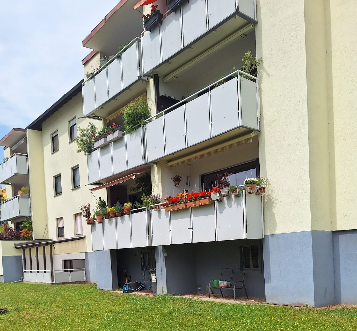 Hausansicht Balkonseite