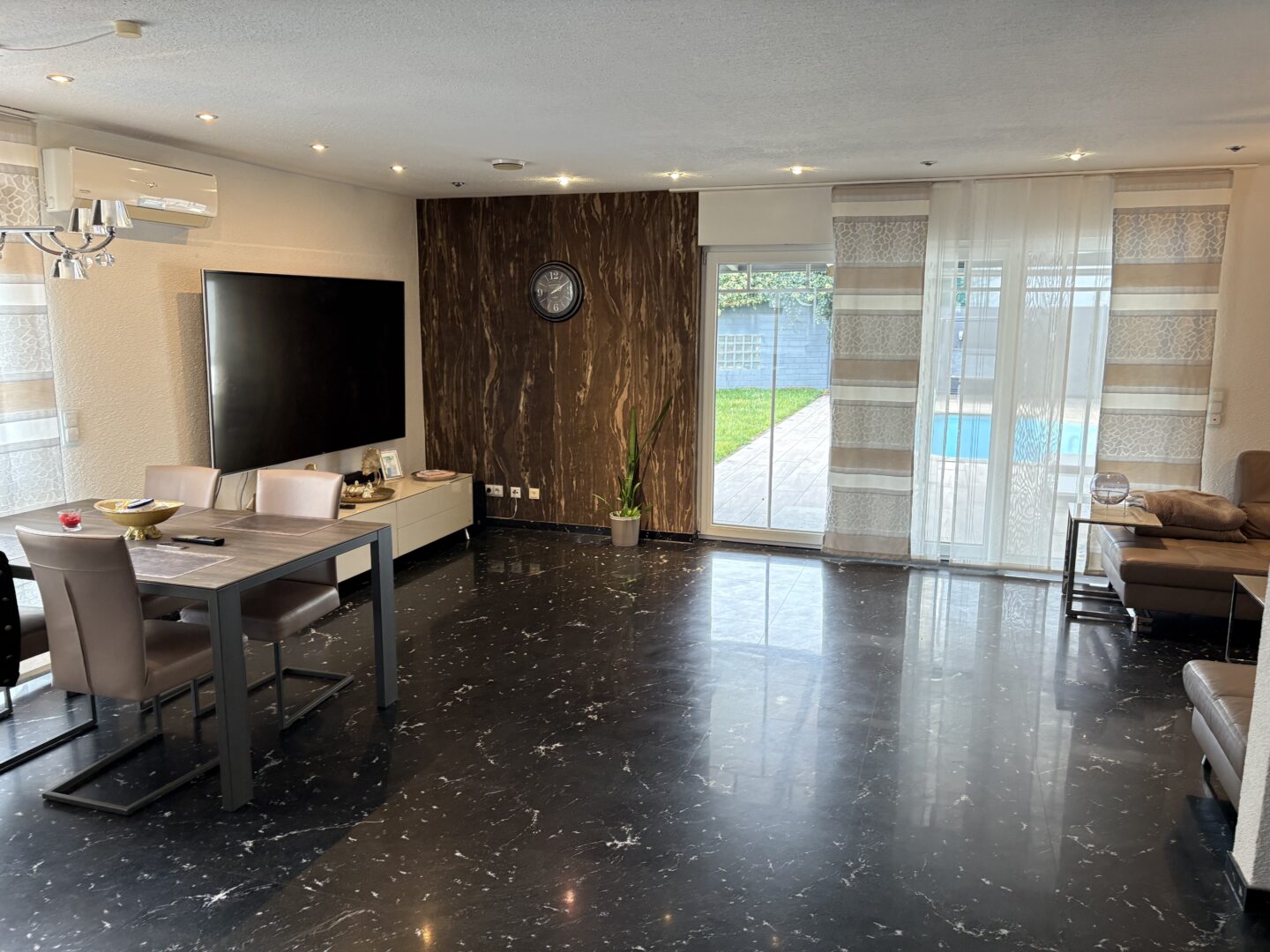 Wohnzimmer Bild 2