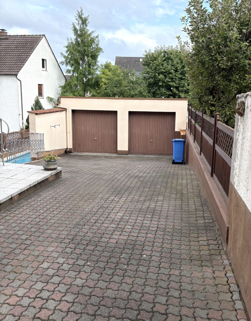 Zufahrt Doppelgarage